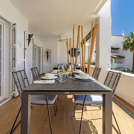 公寓 Luxurious In Puente Romano, 马尔韦利亚