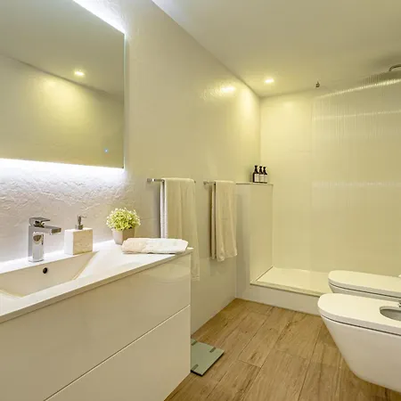 Luxurious In Puente Romano, 公寓