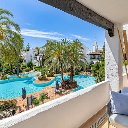 公寓 Luxurious In Puente Romano,